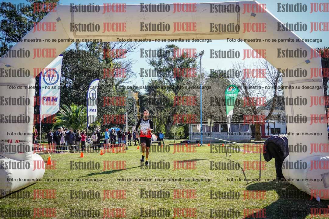 Fotos de la llegada del cross de 8000 m
