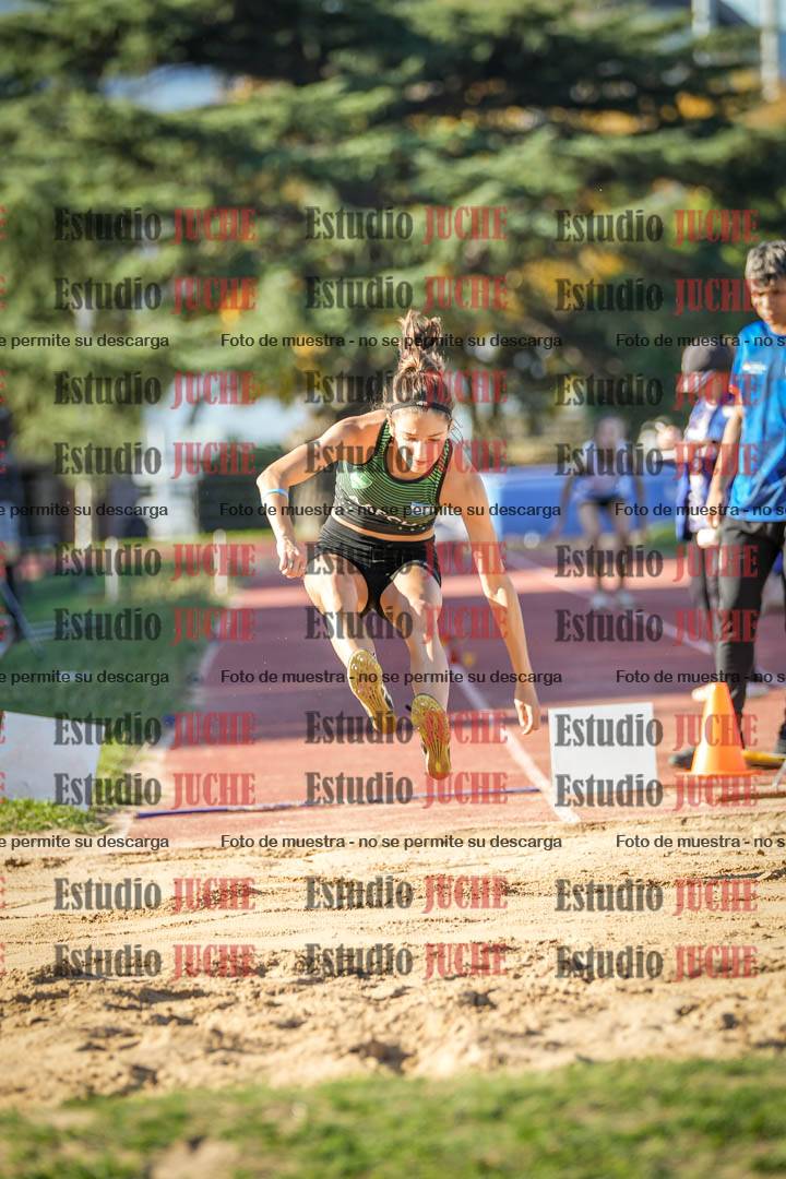 Fotos del salto en largo de mujeres - incluye U16