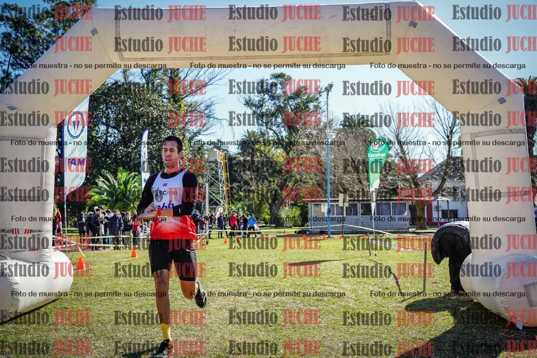 Fotos de la llegada del cross de 8000 m