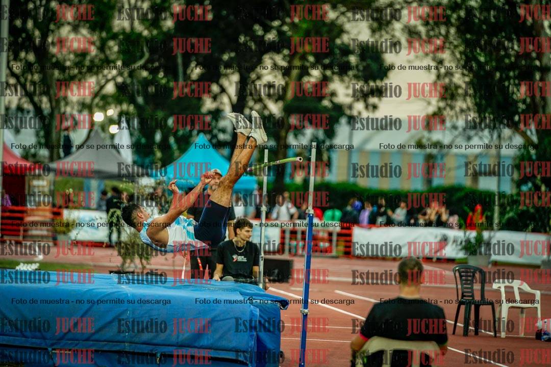 Fotos del salto en alto de varones - deca 4