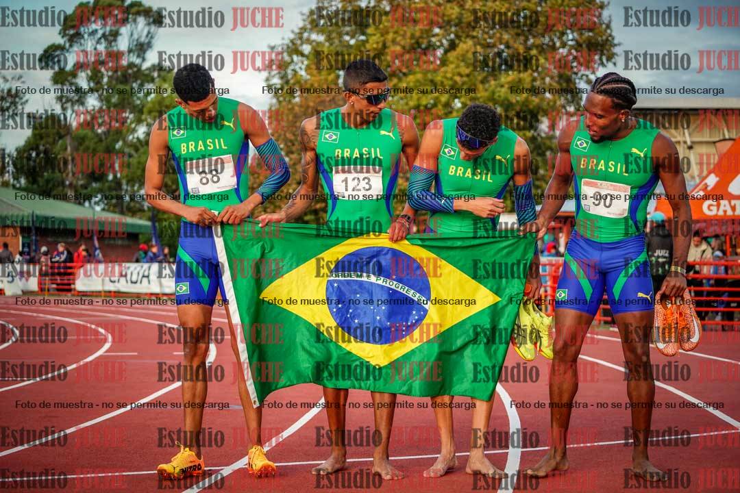 Fotos de algunos extras y podios del día 3