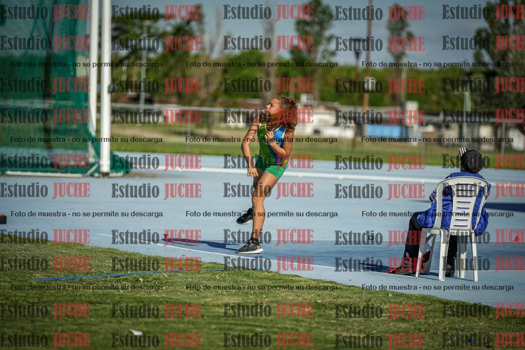 Fotos del lanzamiento de la jabalina de mujeres y varones - U14