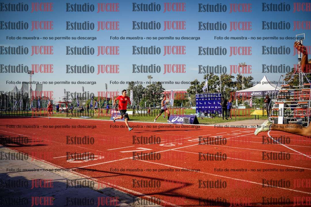 Fotos de los 400 m con vallas de varones