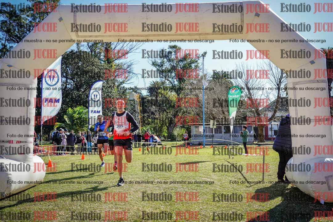 Fotos de la llegada del cross de 8000 m