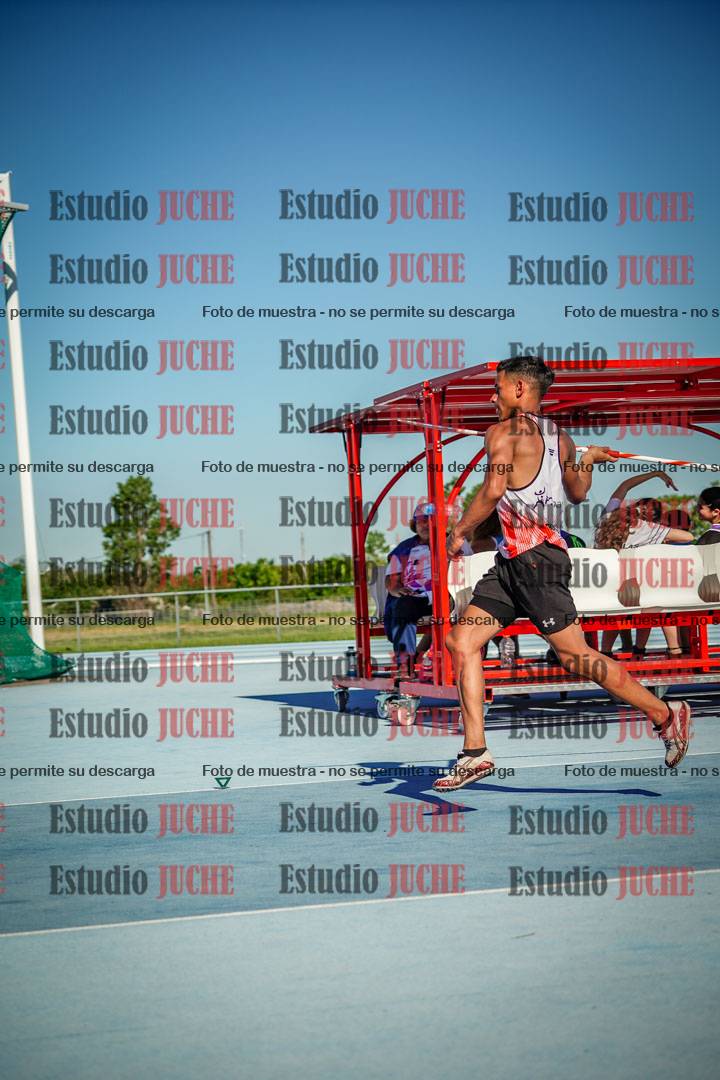 Fotos del lanzamiento de la jabalina de mujeres y varones - U14