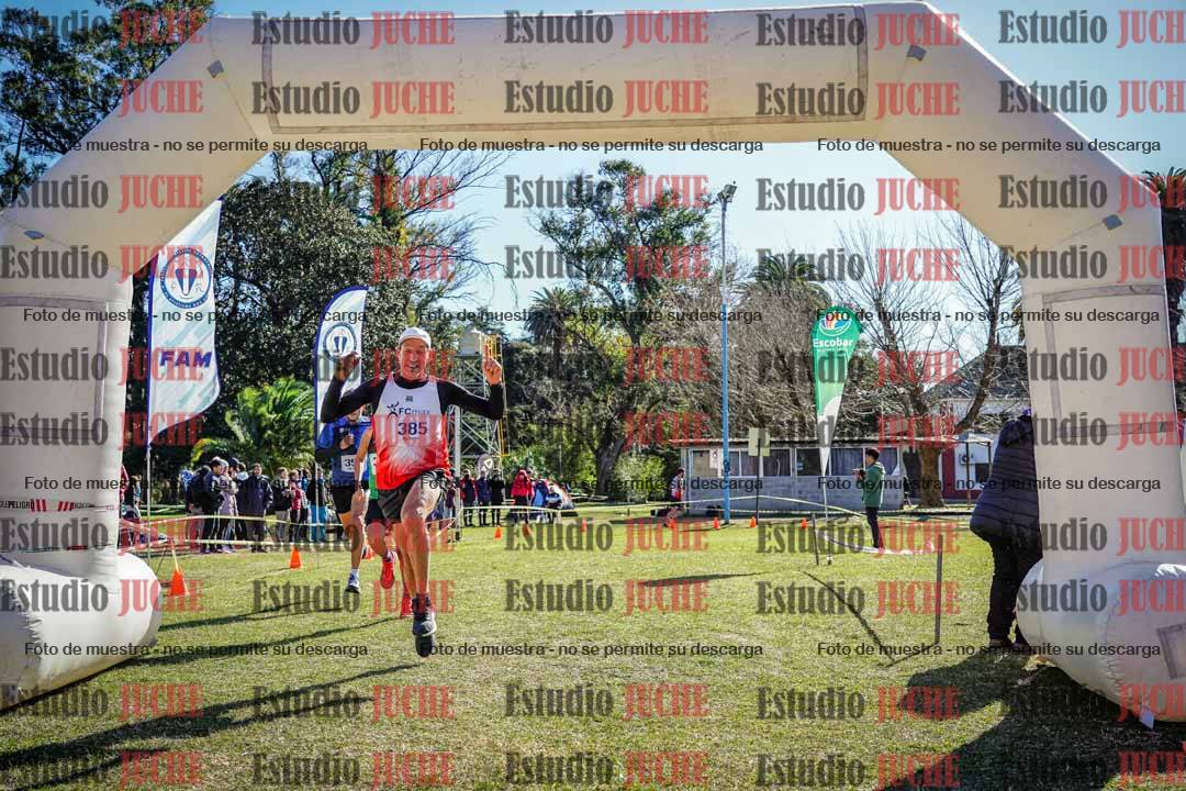 Fotos de la llegada del cross de 8000 m