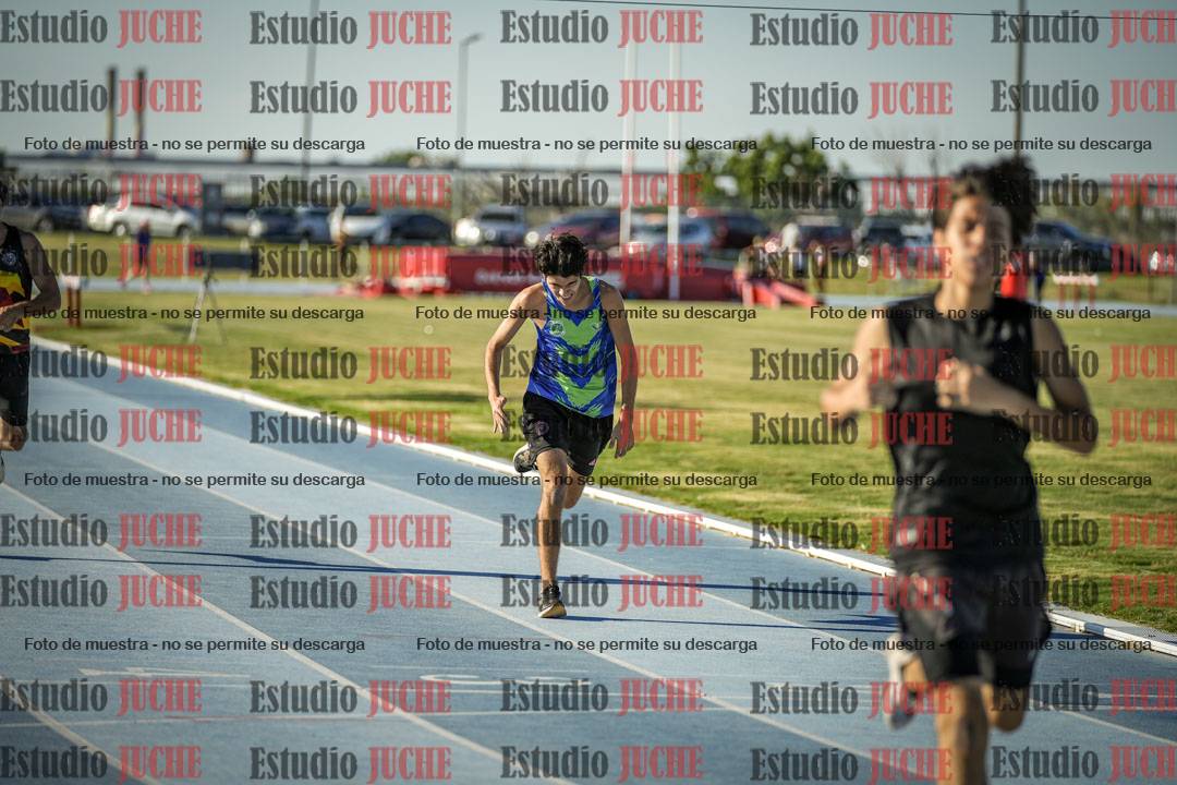 Fotos de los 400 m llanos de varones