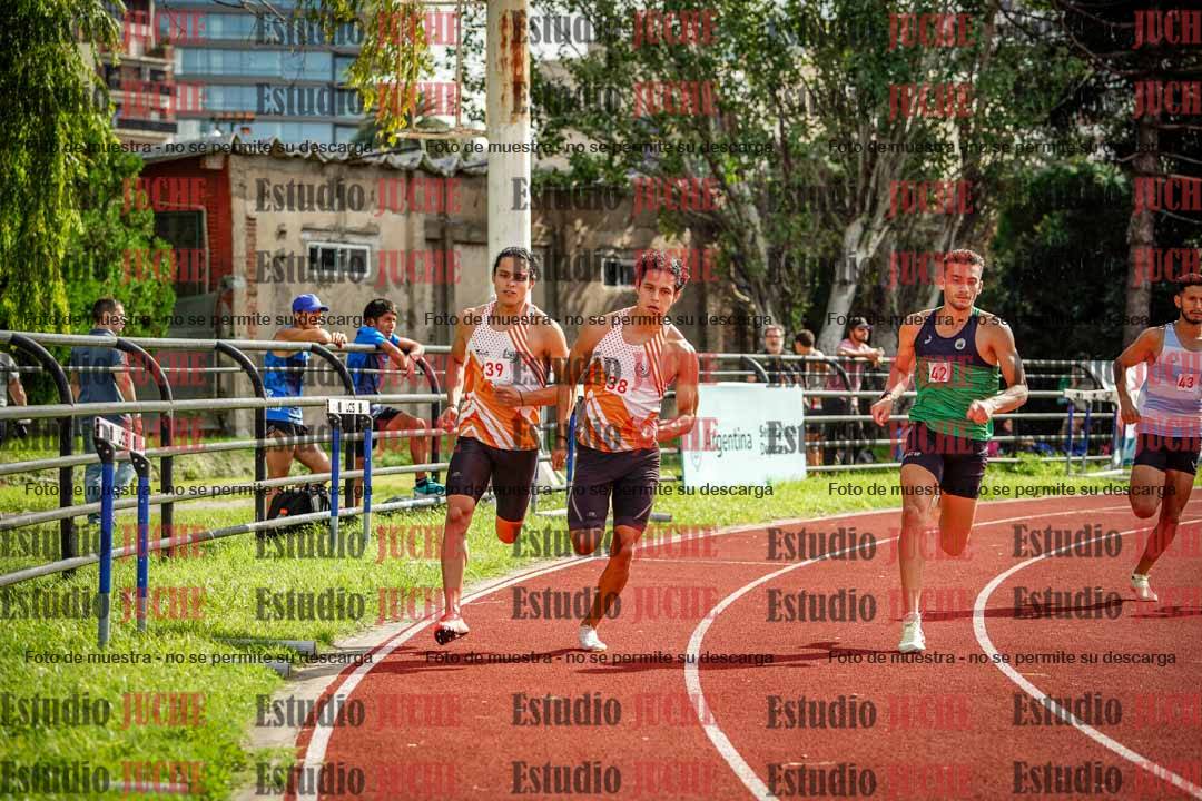 Fotos de los 800 m llanos de varones