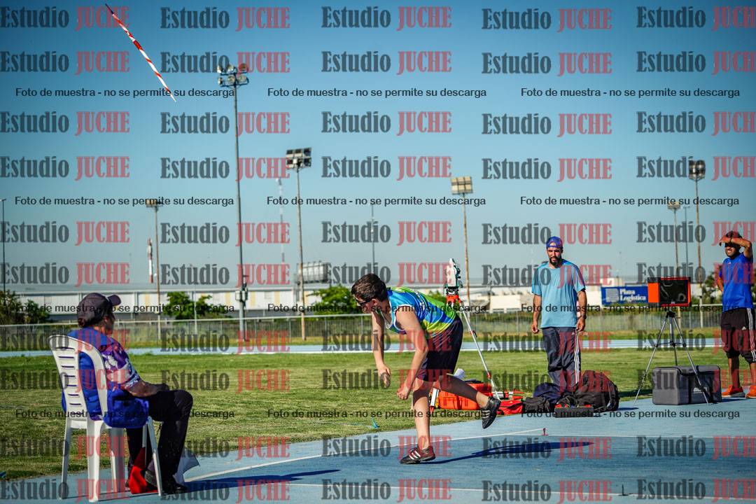 Fotos del lanzamiento de la jabalina de mujeres y varones - U14
