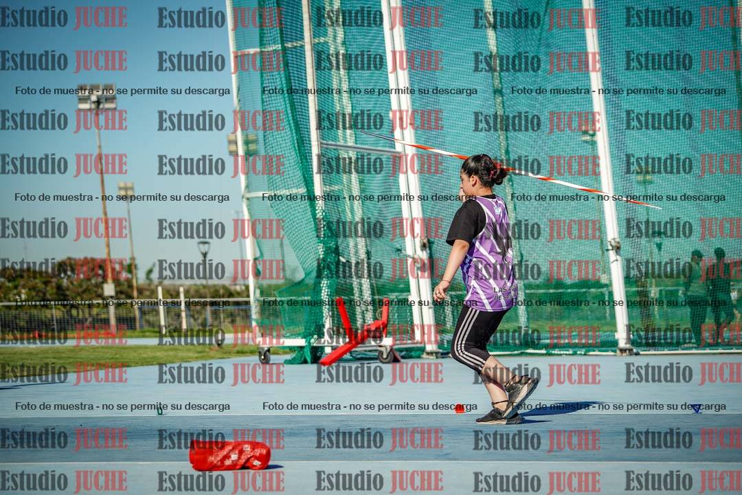 Fotos del lanzamiento de la jabalina de mujeres y varones - U14