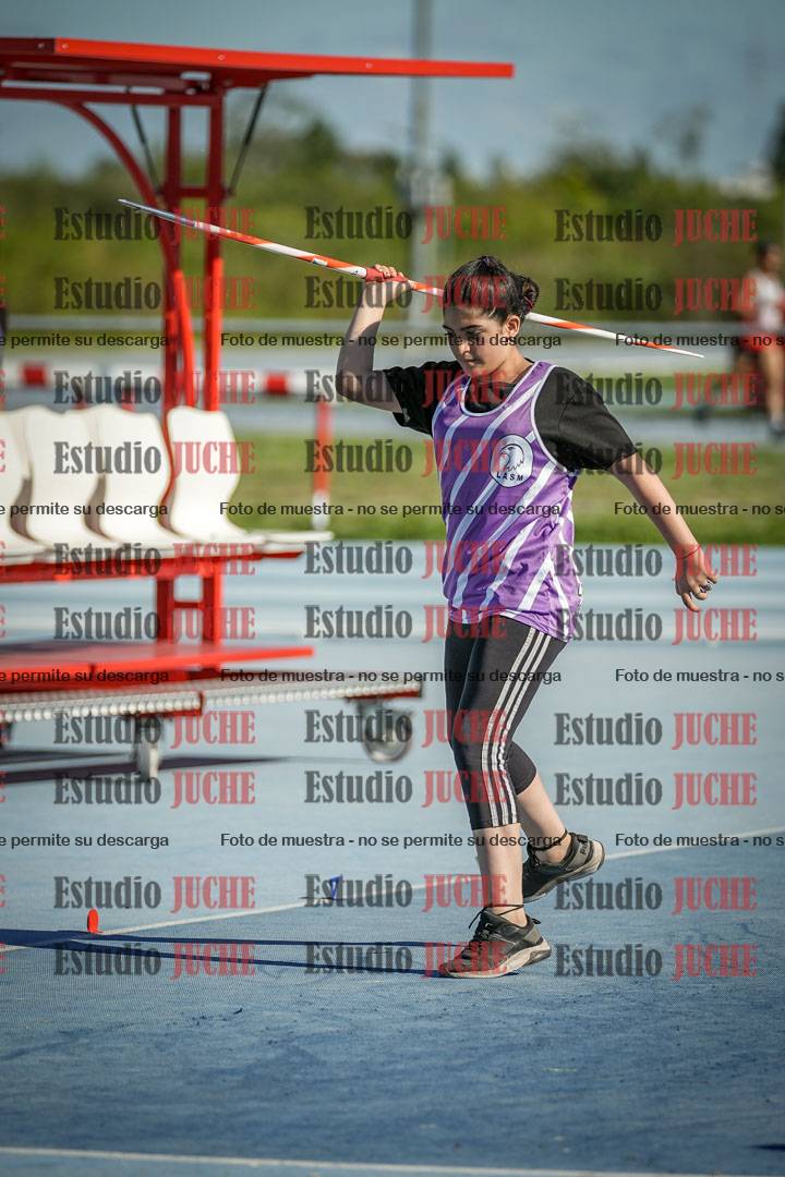 Fotos del lanzamiento de la jabalina de mujeres y varones - U14