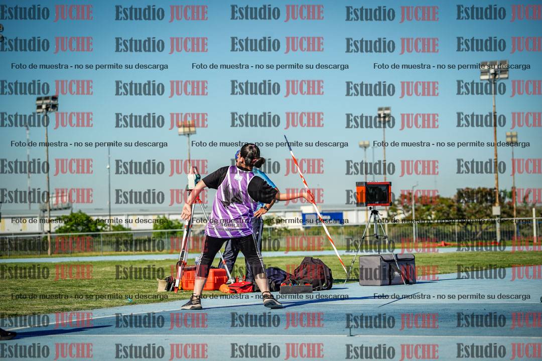 Fotos del lanzamiento de la jabalina de mujeres y varones - U14