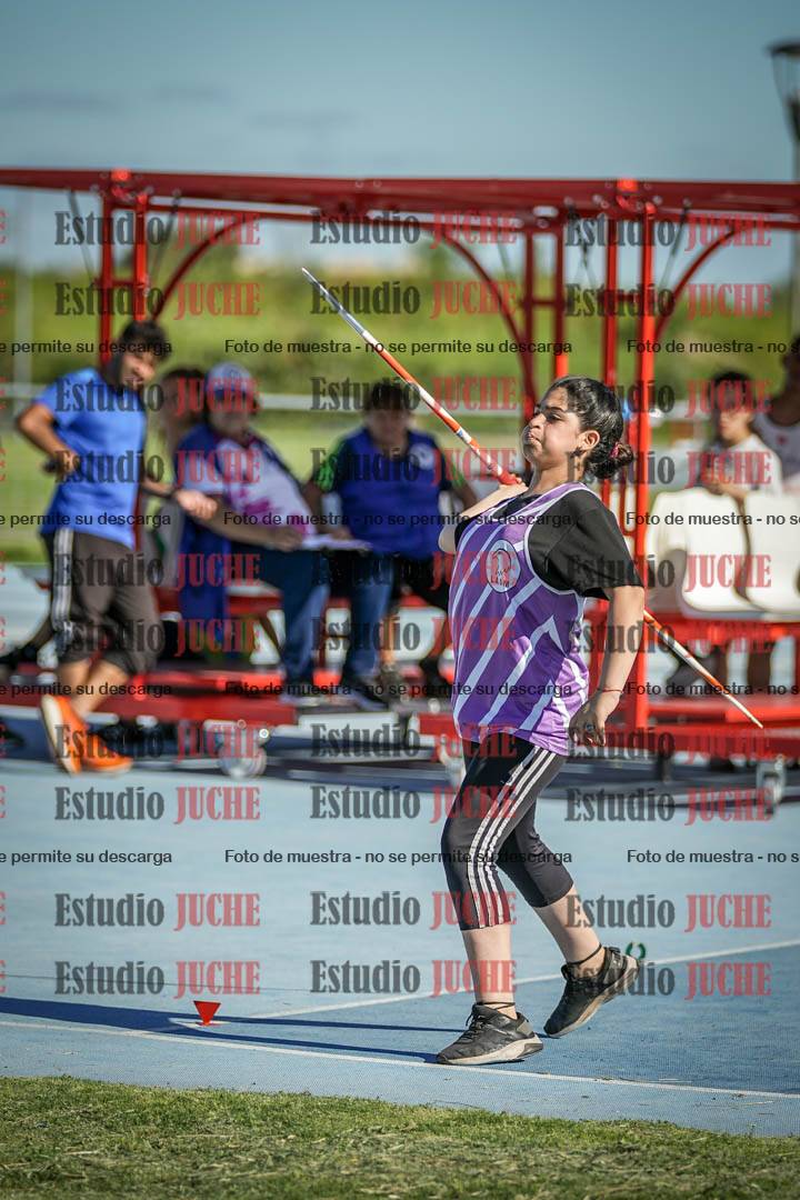 Fotos del lanzamiento de la jabalina de mujeres y varones - U14