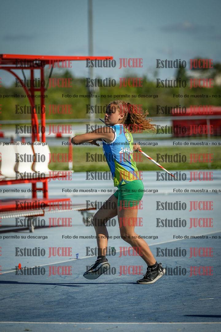 Fotos del lanzamiento de la jabalina de mujeres y varones - U14