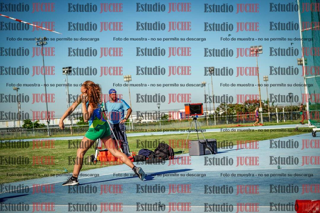 Fotos del lanzamiento de la jabalina de mujeres y varones - U14