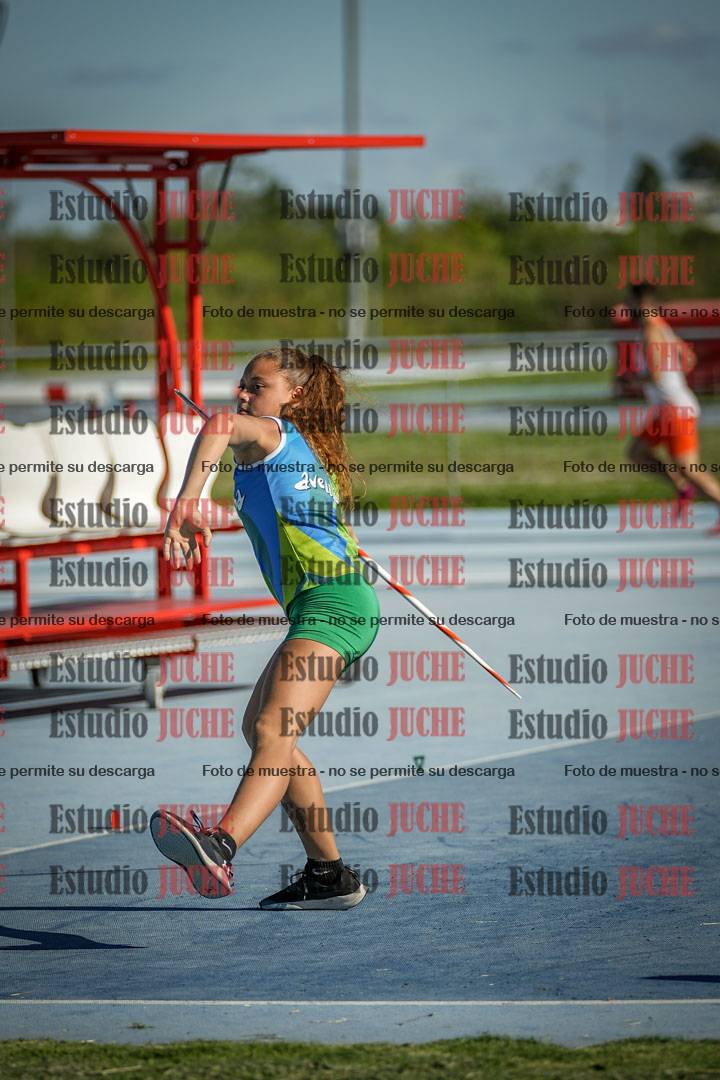 Fotos del lanzamiento de la jabalina de mujeres y varones - U14