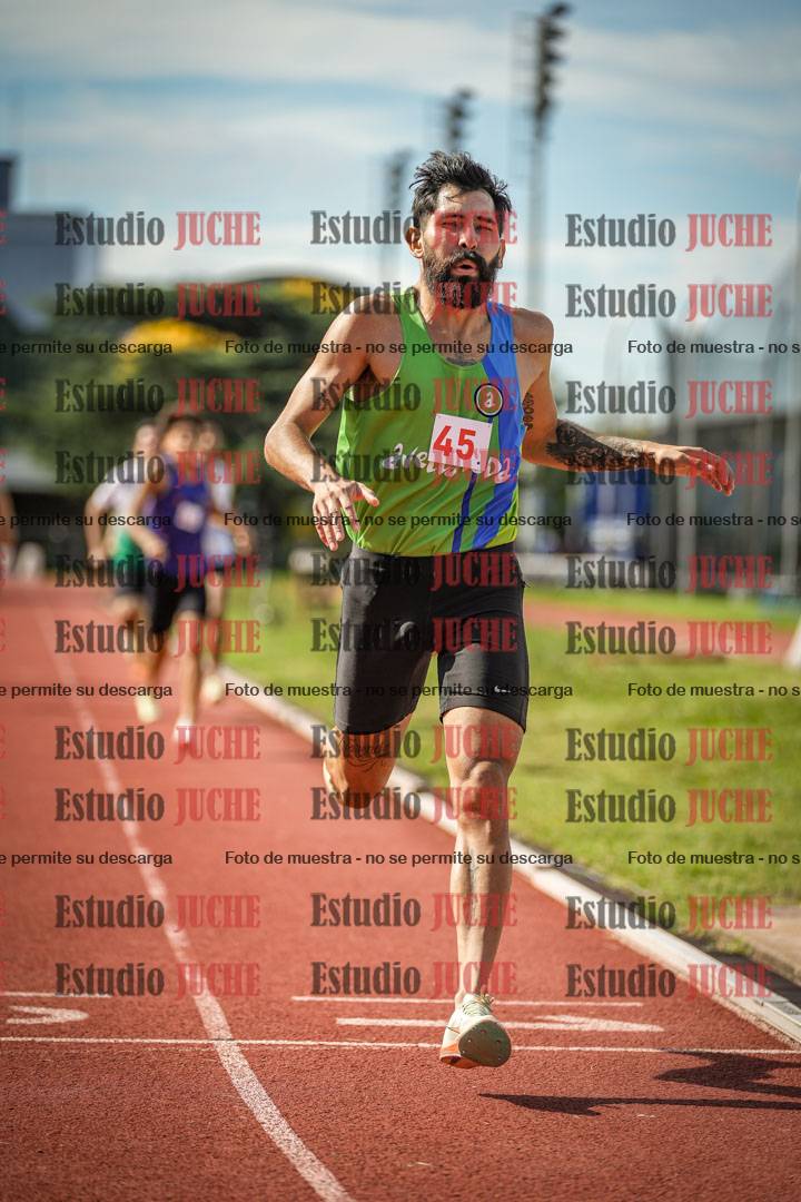 Fotos de los 800 m llanos de varones