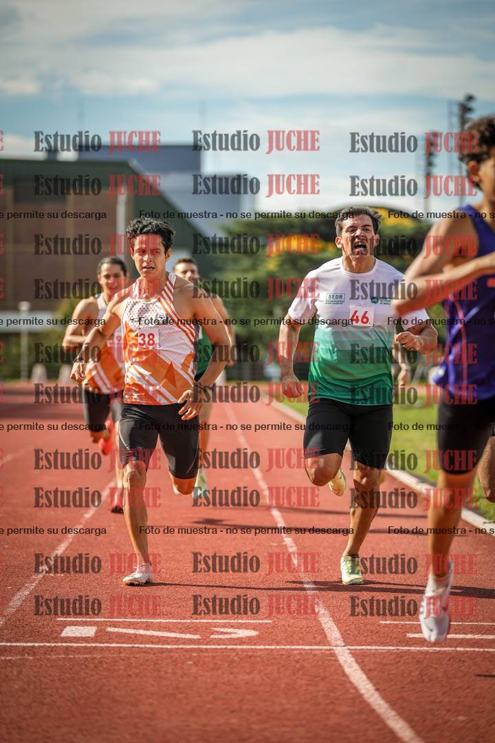 Fotos de los 800 m llanos de varones