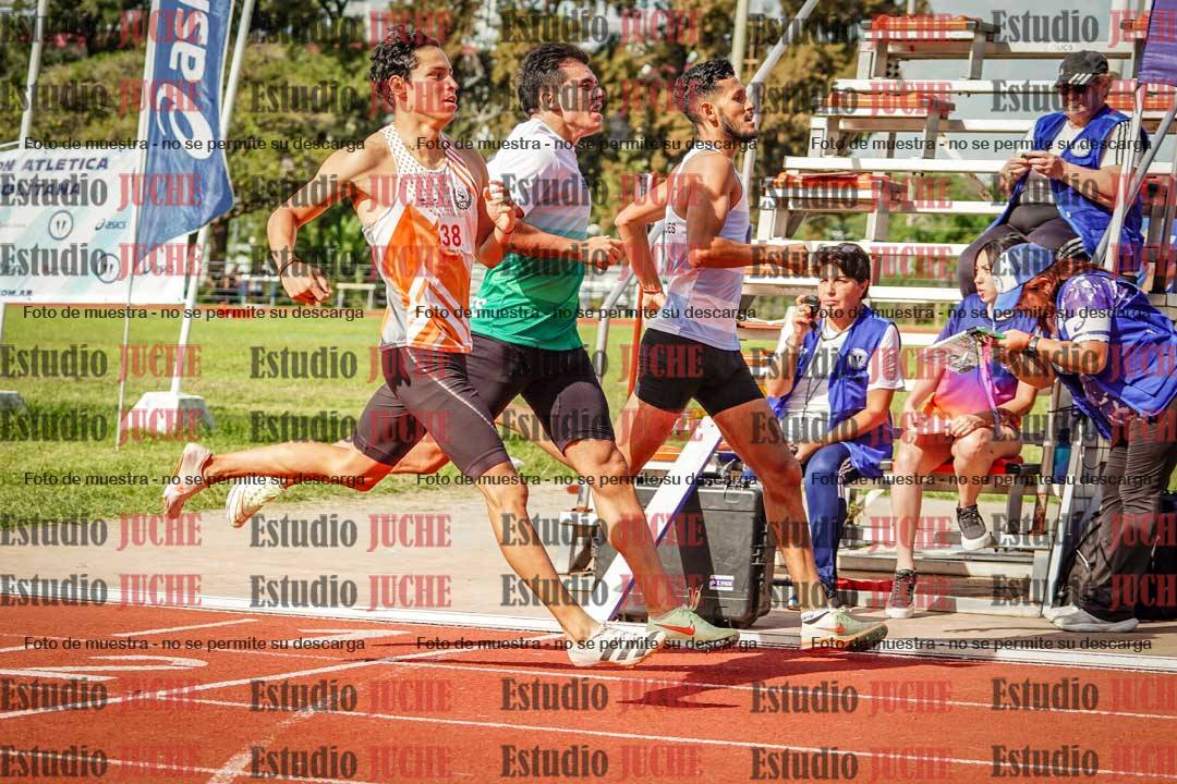 Fotos de los 800 m llanos de varones