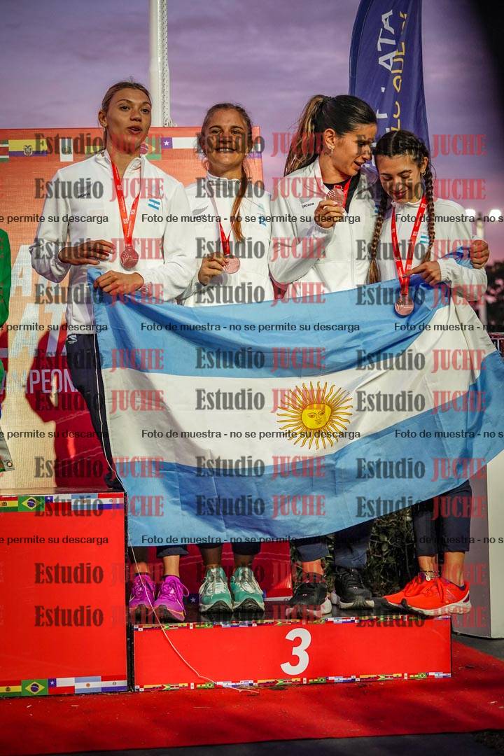 Fotos de algunos extras y podios del día 3