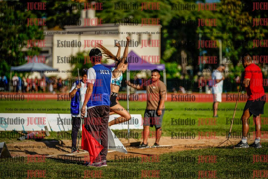 Fotos del salto en largo de mujeres
