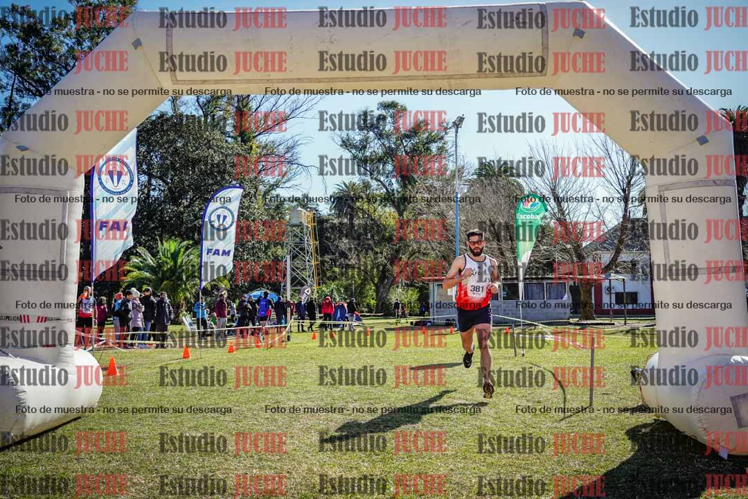 Fotos de la llegada del cross de 8000 m