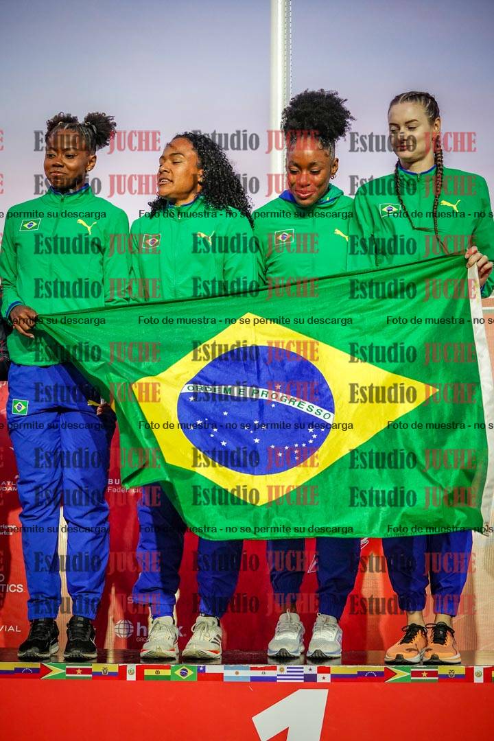 Fotos de algunos extras y podios del día 3