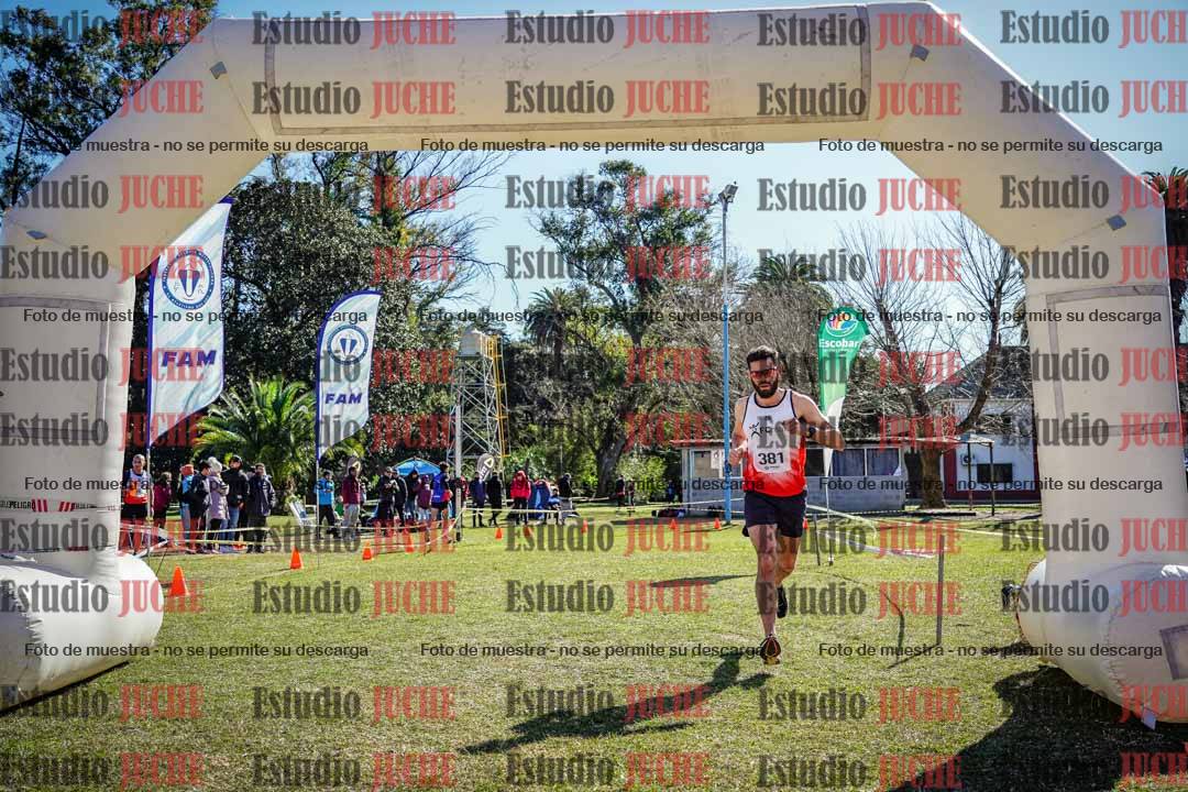 Fotos de la llegada del cross de 8000 m