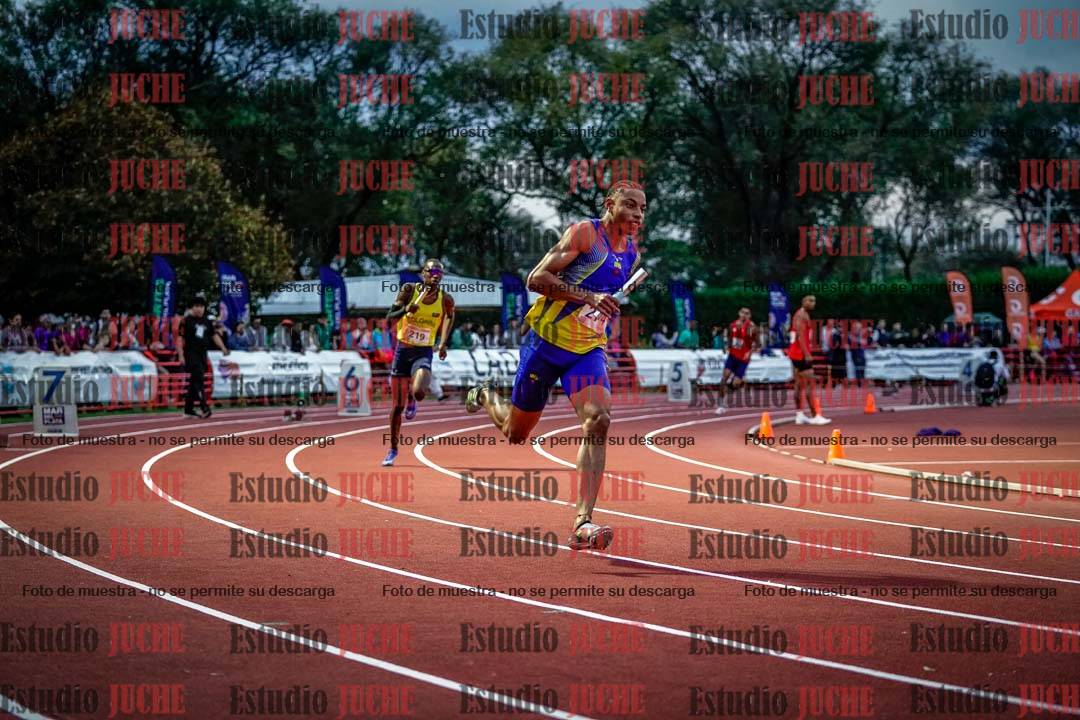 Fotos de los relevos 4x400 m mixtos