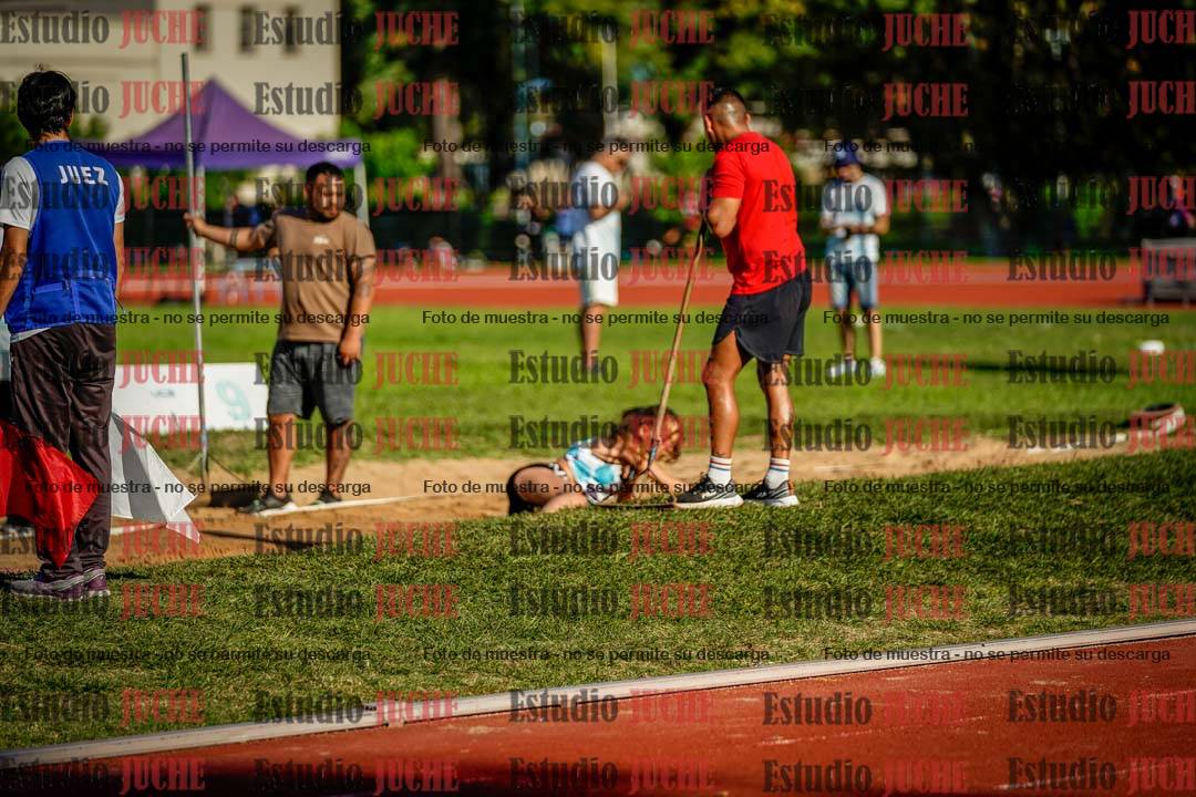 Fotos del salto en largo de mujeres