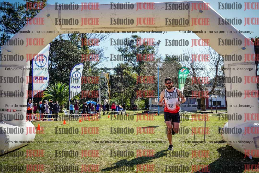 Fotos de la llegada del cross de 8000 m