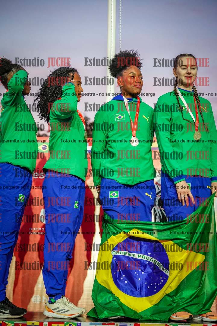 Fotos de algunos extras y podios del día 3