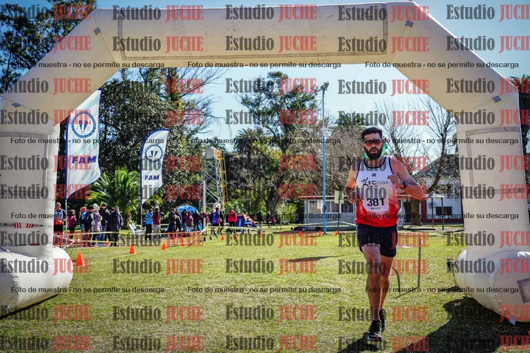 Fotos de la llegada del cross de 8000 m