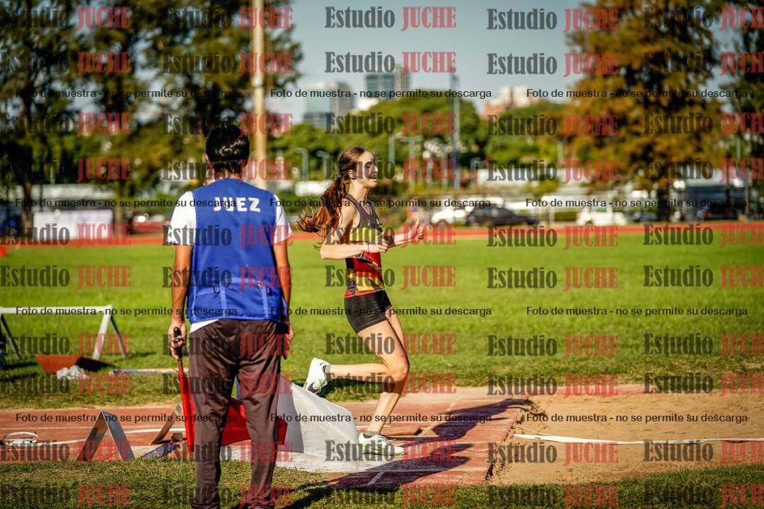 Fotos del salto en largo de mujeres