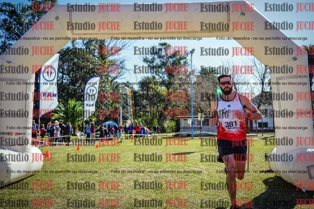 Fotos de la llegada del cross de 8000 m
