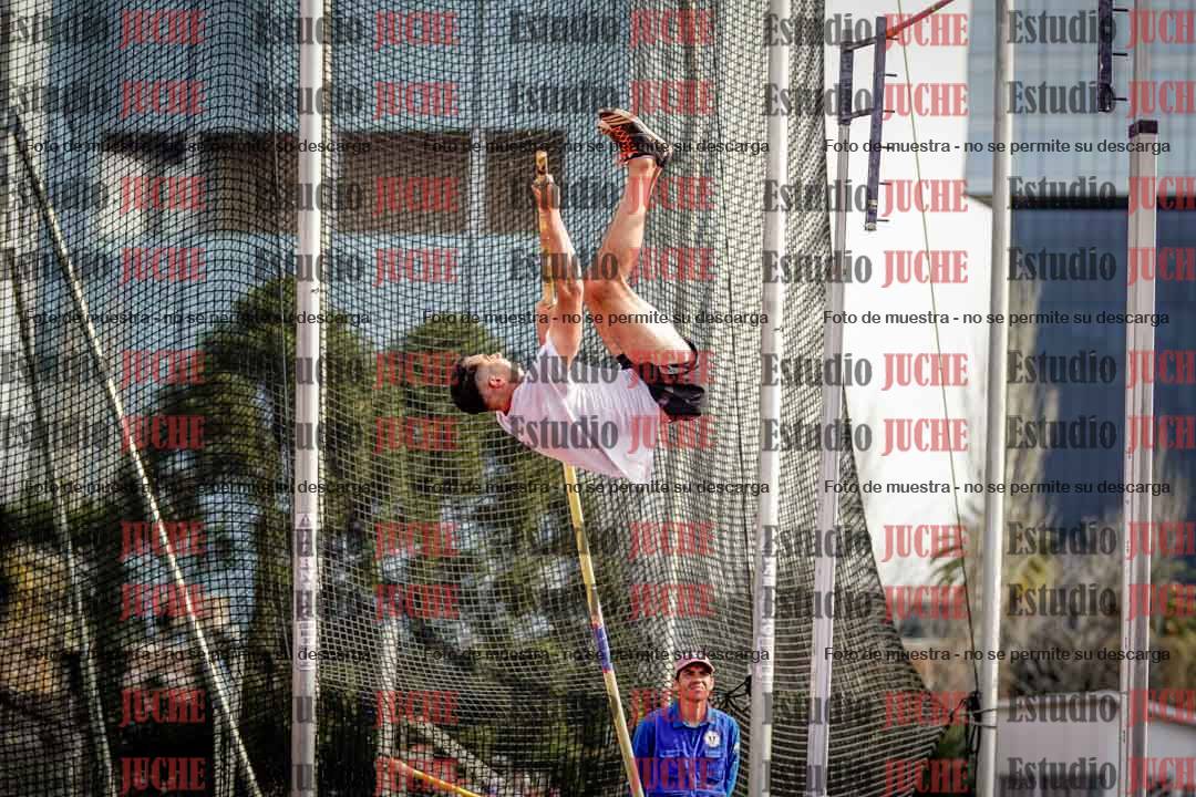 Fotos del salto con garrocha de mujeres y varones