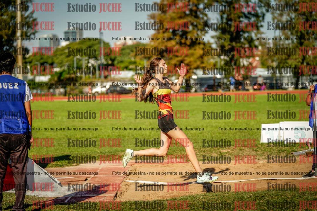 Fotos del salto en largo de mujeres