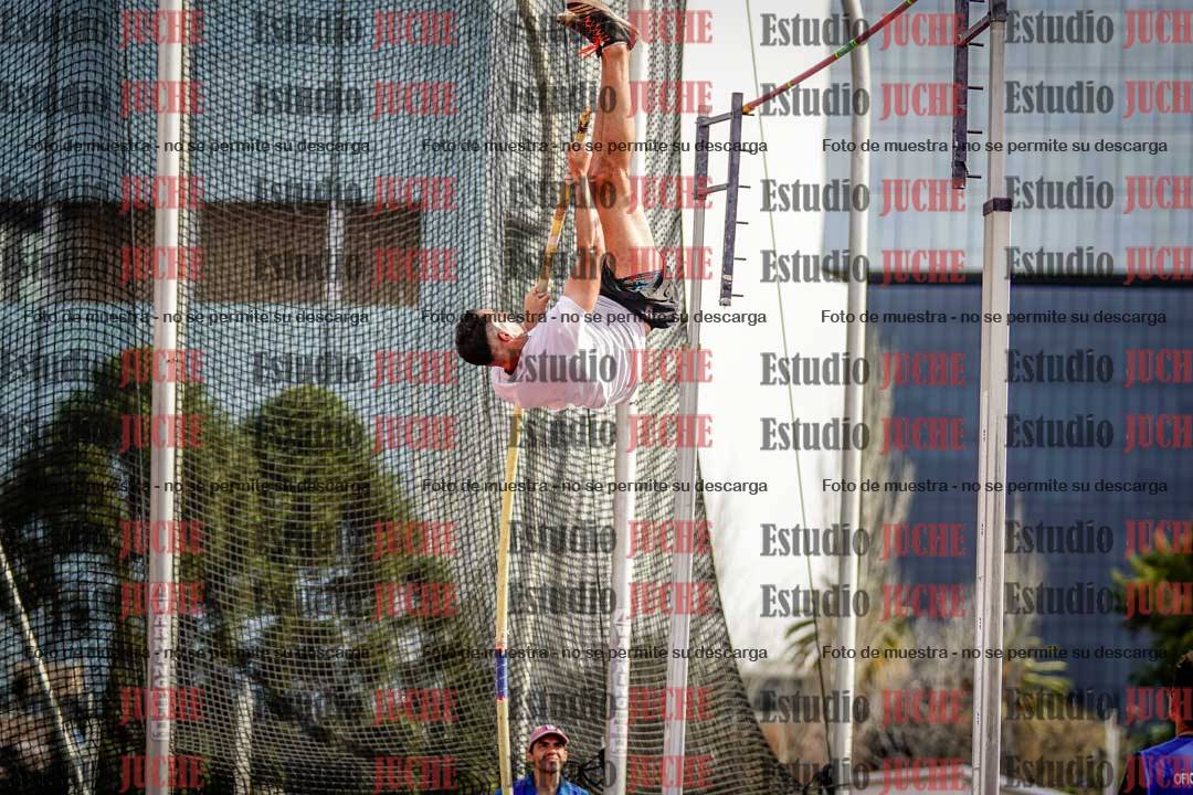 Fotos del salto con garrocha de mujeres y varones