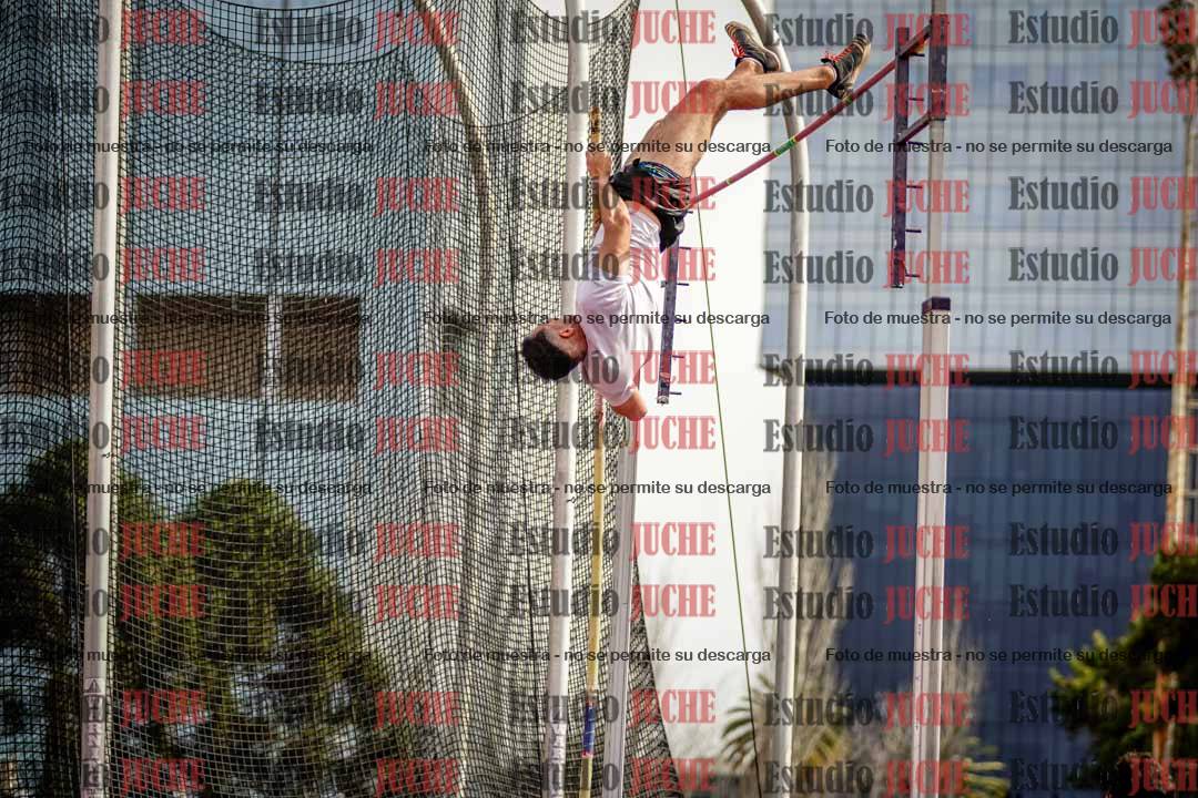 Fotos del salto con garrocha de mujeres y varones