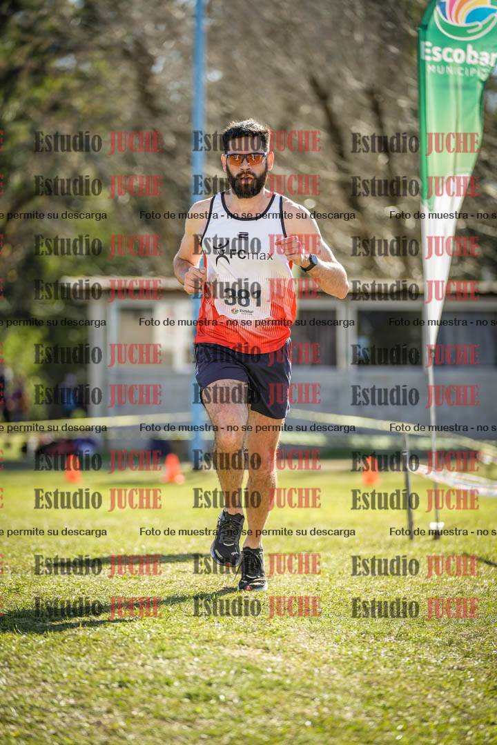 Fotos de la llegada del cross de 8000 m