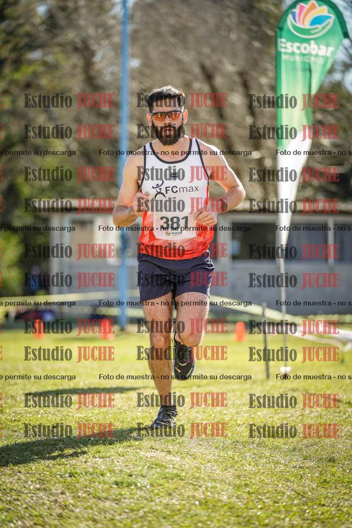Fotos de la llegada del cross de 8000 m