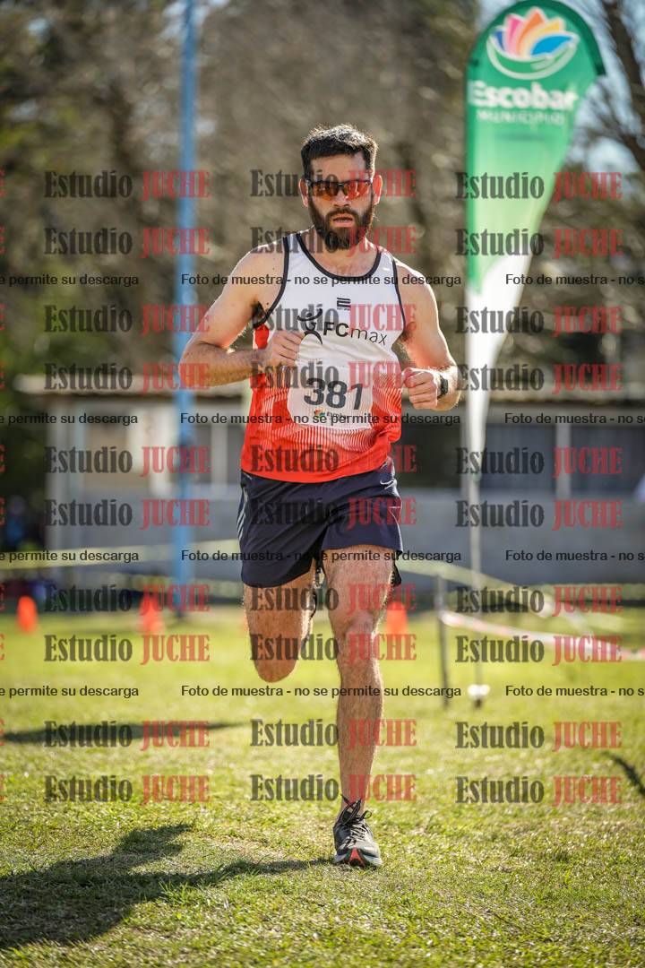 Fotos de la llegada del cross de 8000 m
