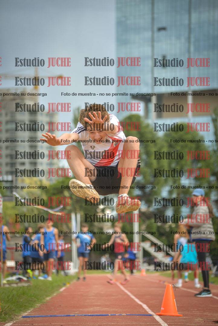 Fotos del salto en largo - varones U16