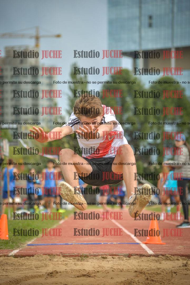 Fotos del salto en largo - varones U16