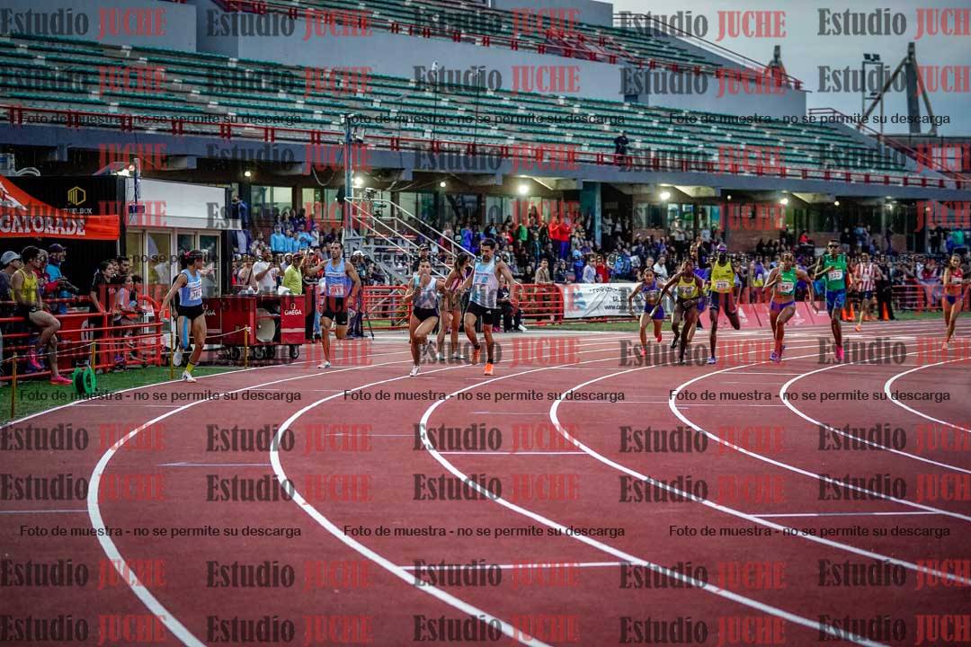 Fotos de los relevos 4x400 m mixtos