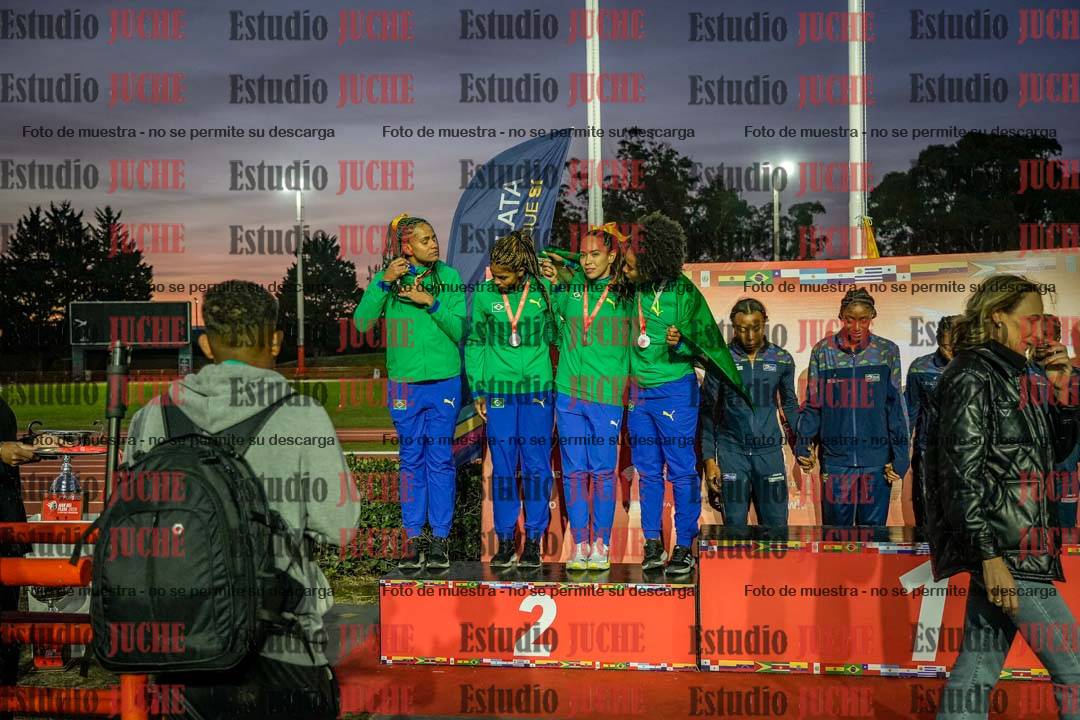 Fotos de algunos extras y podios del día 3