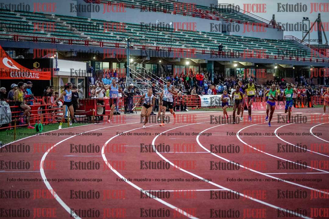Fotos de los relevos 4x400 m mixtos