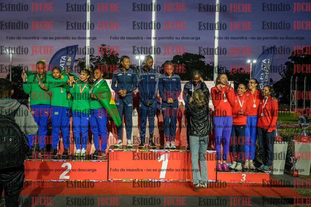 Fotos de algunos extras y podios del día 3