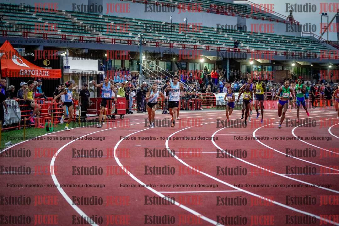 Fotos de los relevos 4x400 m mixtos