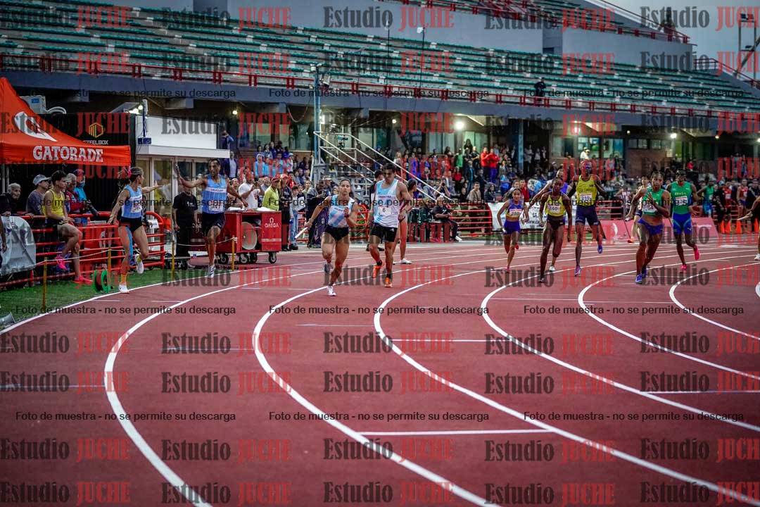 Fotos de los relevos 4x400 m mixtos